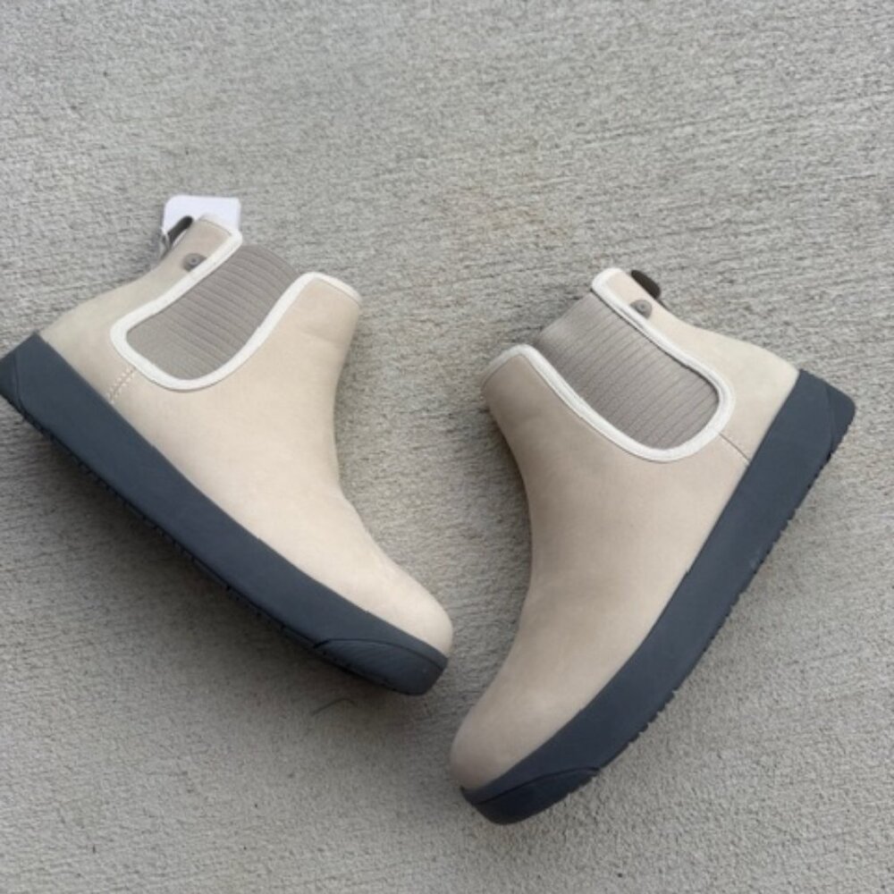 Bogs kicker chelsea boots new no box